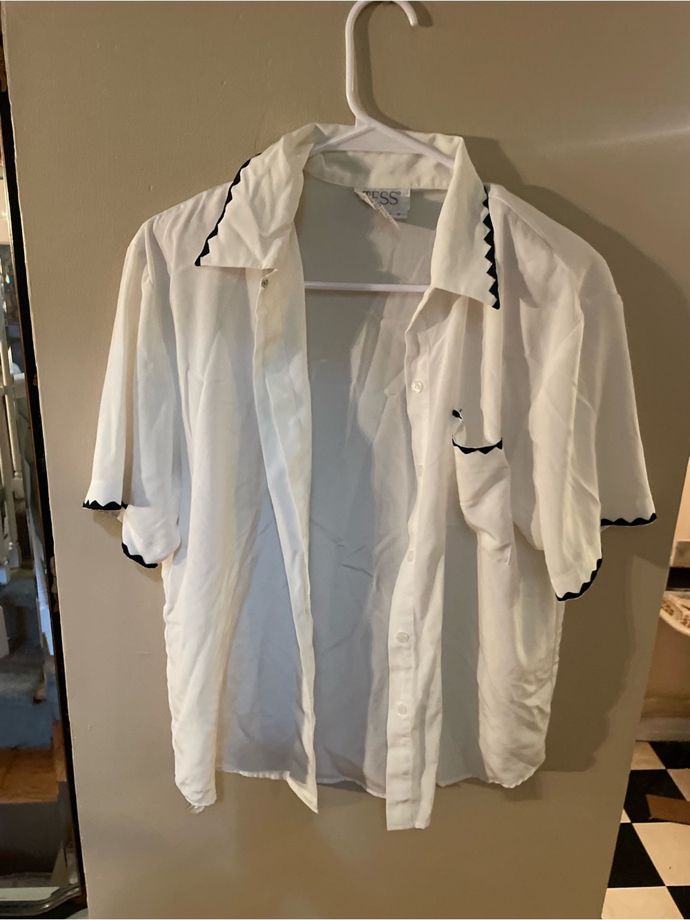 Vintage 90s Tess White Short-Sleeve Button-Down Shirt with Black Trim